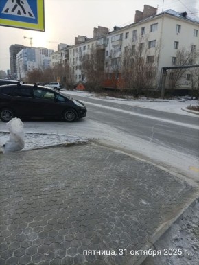 Ежедневная работа муниципальных дворников на территории Строительного округа