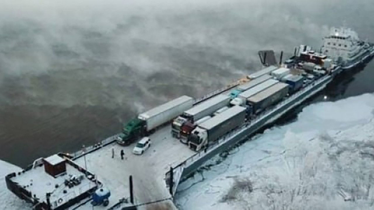 Паромная переправа по маршруту "Якутск - Нижний Бестях" продолжает работу