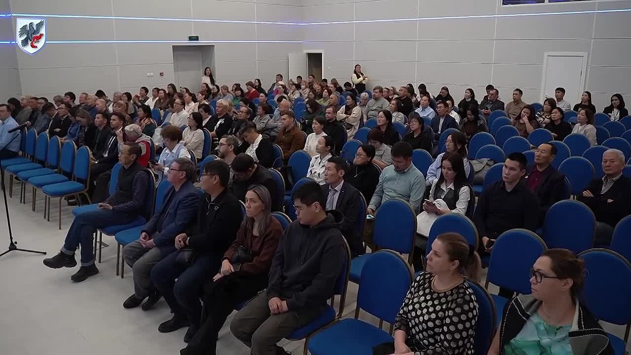 Глава города Якутска Евгений Григорьев 30 октября встретился с представителями профсоюзных организаций рабочих коллективов города Якутска