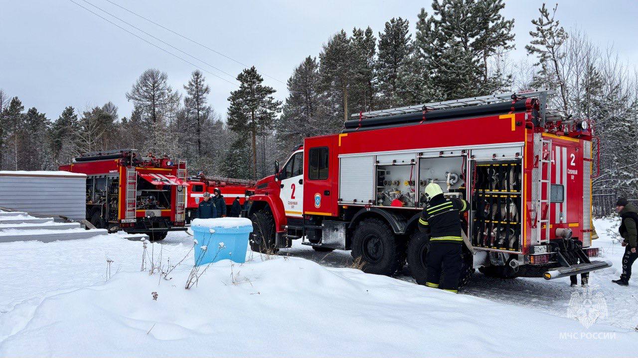 Эвакуация и тушение: как тренируются сотрудники МЧС России Эвакуация и тушение: как тренируются сотрудники МЧС России