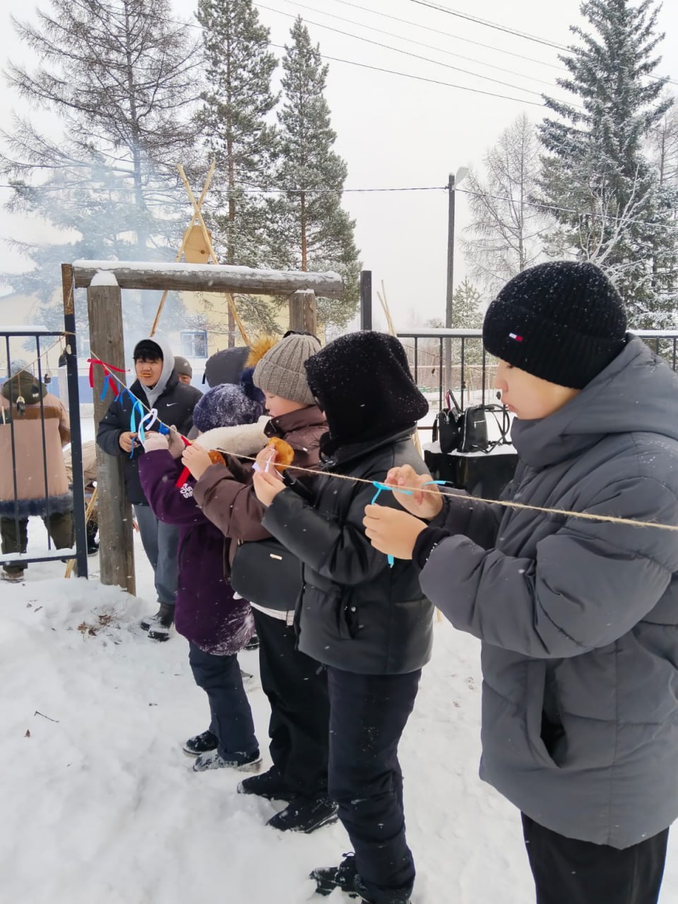 #Синилгэн. В эвенкийском селе Эжанцы сегодняшний день богат на события – состоялся праздник первого снега Синилгэн #Синилгэн. В эвенкийском селе Эжанцы сегодняшний день богат на события – состоялся праздник первого снега Синилгэн