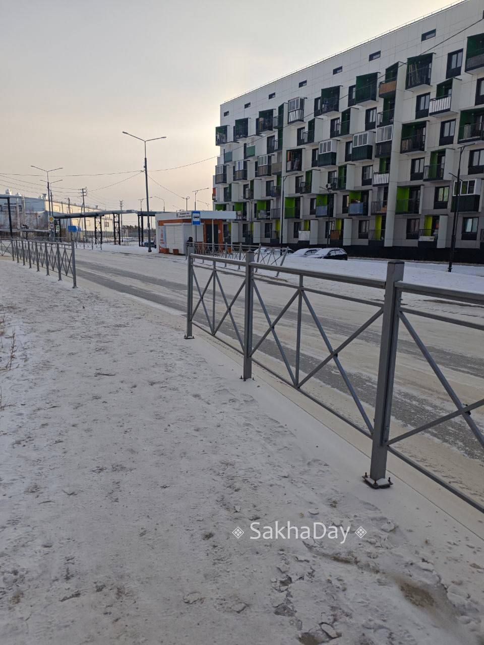 #пишут Добрый день, хотел бы узнать целесообразность второй теплой остановки на звездном, которая за ильинкой, она стоит на приезд (после всего 1 остановка и конечная) и там зачастую сидят либо дети, либо алкаши, почему бы...