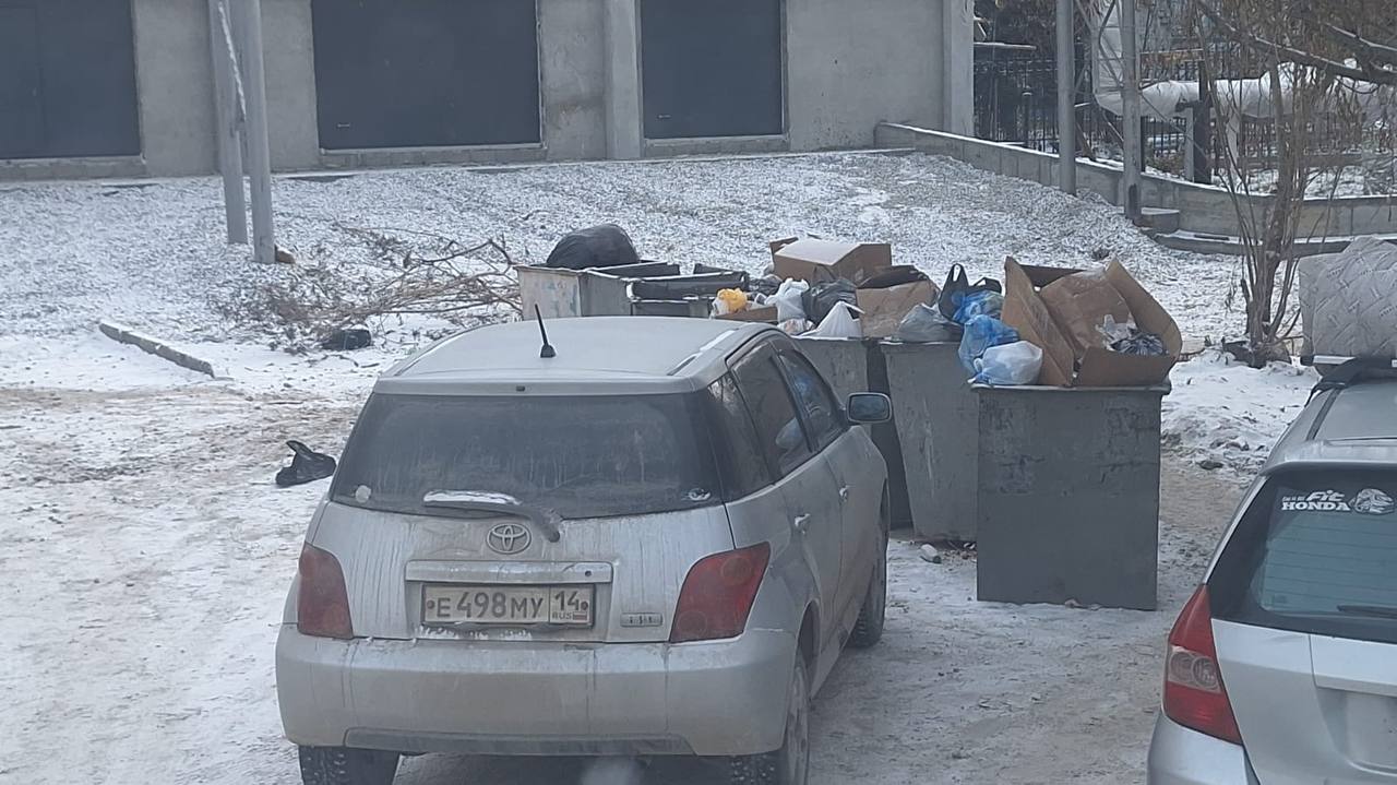 Уважаемые жители Якутска!. ООО "Якутскэкосети" ежедневно сталкивается с серьезной проблемой, которая напрямую влияет на чистоту и санитарное состояние наших дворов – это хаотичная парковка автомобилей Уважаемые жители Якутска!. ООО "Якутскэкосети" ежедневно сталкивается с серьезной проблемой, которая напрямую влияет на чистоту и санитарное состояние наших дворов – это хаотичная парковка автомобилей