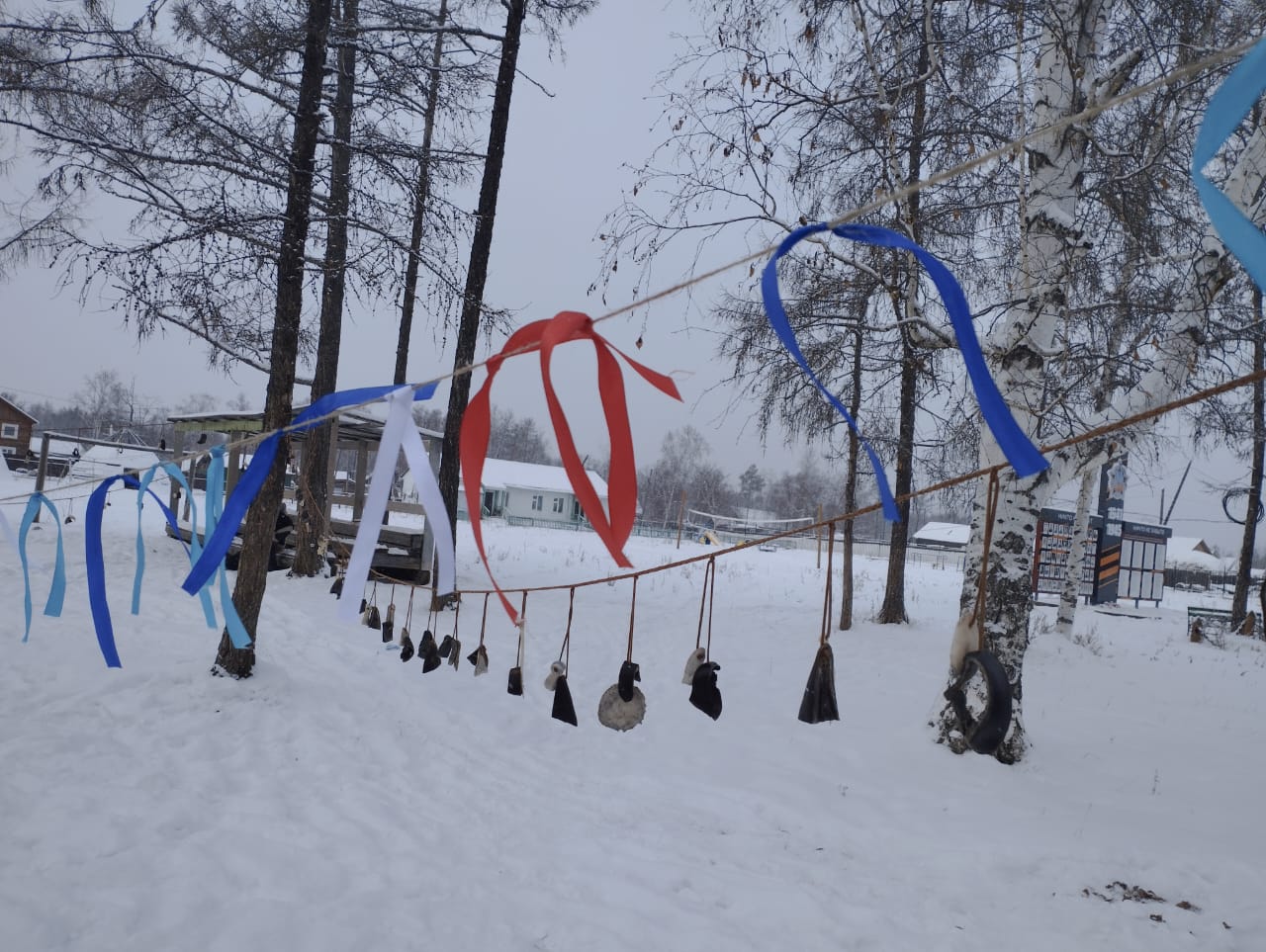#Синилгэн. В эвенкийском селе Эжанцы сегодняшний день богат на события – состоялся праздник первого снега Синилгэн #Синилгэн. В эвенкийском селе Эжанцы сегодняшний день богат на события – состоялся праздник первого снега Синилгэн