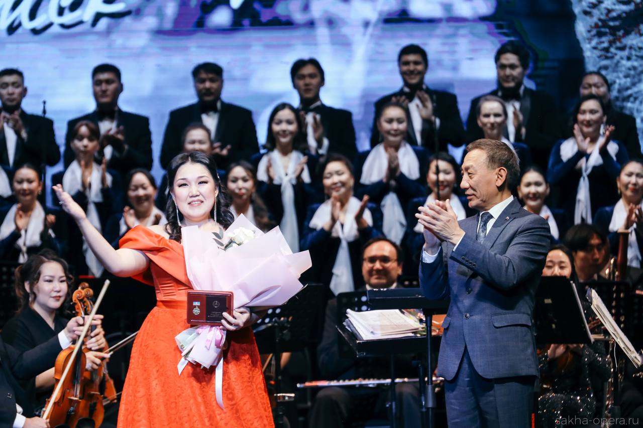 Двойной триумф: Екатерина Захарова стала заслуженной артисткой Якутии