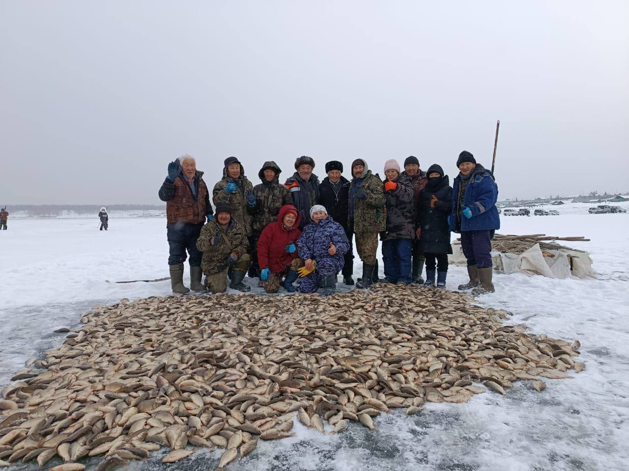 БАЙАНАЙ ЫЙА ММТНЭН!. Алтынньы ый тиэх кнгэр 3 нэилиэк дьоно-сэргэтэ, Тл 3, Тарат 2, Тумул 1 муханан кыттыан - барыта 6 муханан Сэгэлэйи балыктаатылар БАЙАНАЙ ЫЙА ММТНЭН!. Алтынньы ый тиэх кнгэр 3 нэилиэк дьоно-сэргэтэ, Тл 3, Тарат 2, Тумул 1 муханан кыттыан - барыта 6 муханан Сэгэлэйи балыктаатылар