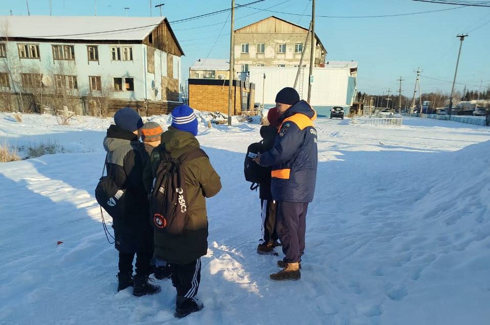 Выезд на тонкий лед опасен! Выезд на тонкий лед опасен!