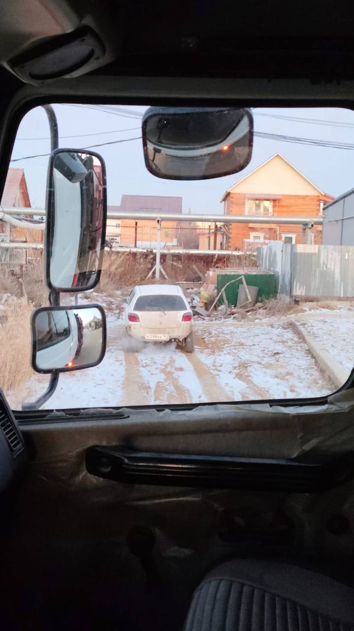 Уважаемые жители Якутска!. ООО "Якутскэкосети" ежедневно сталкивается с серьезной проблемой, которая напрямую влияет на чистоту и санитарное состояние наших дворов – это хаотичная парковка автомобилей Уважаемые жители Якутска!. ООО "Якутскэкосети" ежедневно сталкивается с серьезной проблемой, которая напрямую влияет на чистоту и санитарное состояние наших дворов – это хаотичная парковка автомобилей