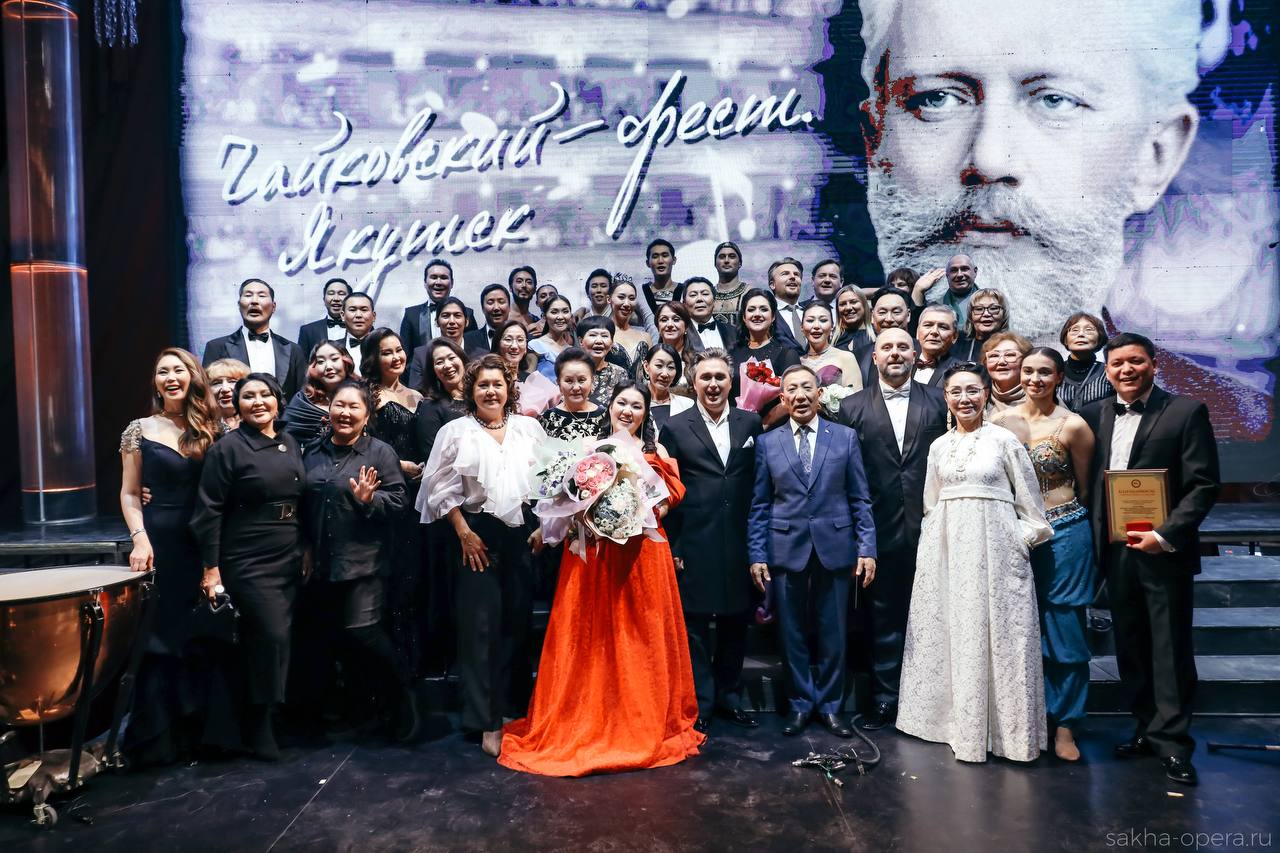 Двойной триумф: Екатерина Захарова стала заслуженной артисткой Якутии Двойной триумф: Екатерина Захарова стала заслуженной артисткой Якутии