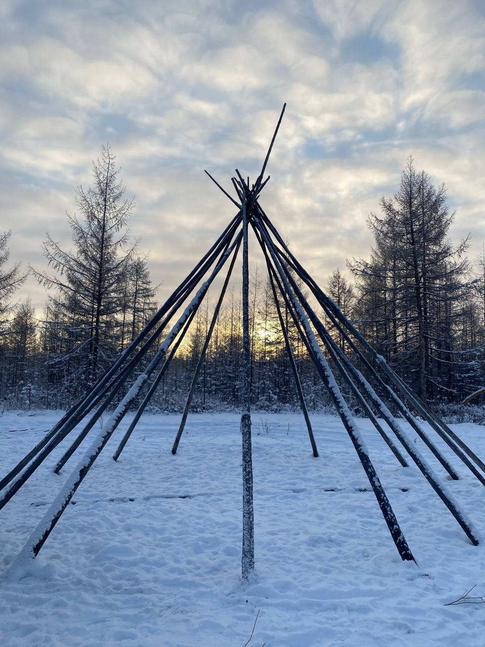 Эвенкийский обрядовый праздник первого снега — "Синилгэн" Эвенкийский обрядовый праздник первого снега — "Синилгэн"