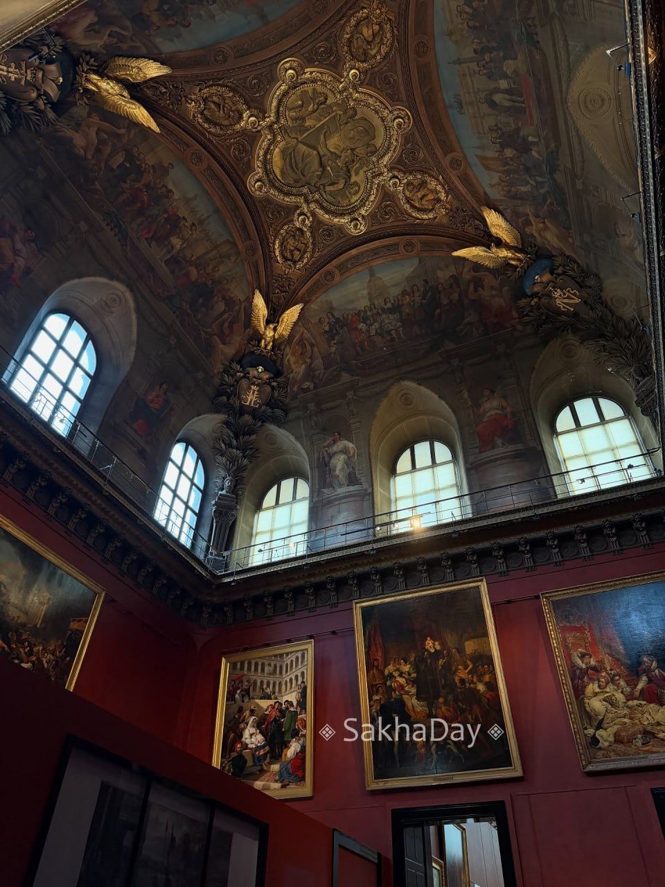 Красотки якутянки станцевали осуохай перед Лувром и поинтересовались, кому что взять Красотки якутянки станцевали осуохай перед Лувром и поинтересовались, кому что взять