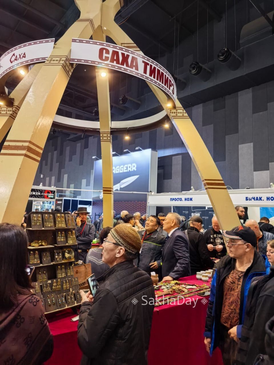 В Москве продолжает свою работу знаменитая выставка "Клинок