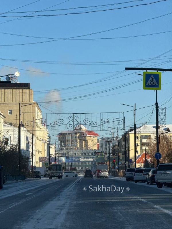 На улицах Якутска повесили новогоднюю подсветку На улицах Якутска повесили новогоднюю подсветку