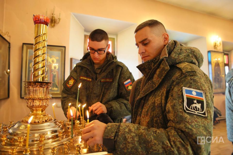 Участники III республиканского антифашистского форума «Народ и армия едины», среди которых есть также бойцы спецоперации, посетили Преображенский Кафедральный собор столицы