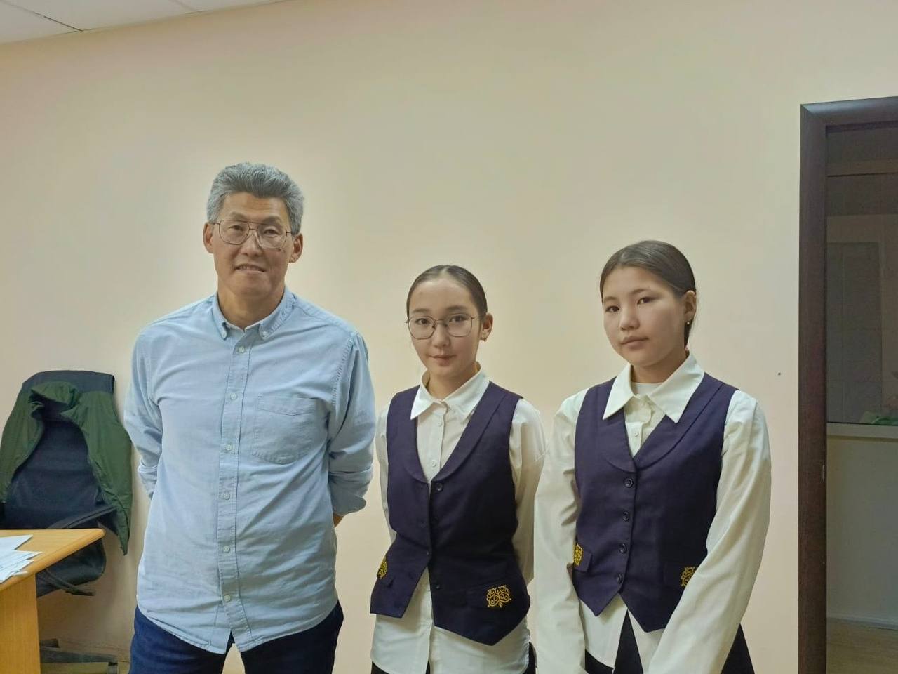 Юнкоры медиа-школы «Кэскил» встретились с главой Октябрьского округа