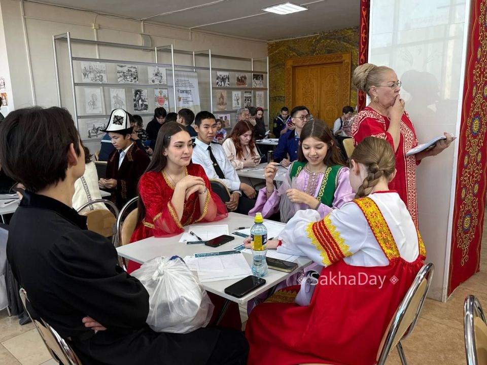 В Якутске проходит Большой этнографический диктант, посвященный Дню народного единства В Якутске проходит Большой этнографический диктант, посвященный Дню народного единства