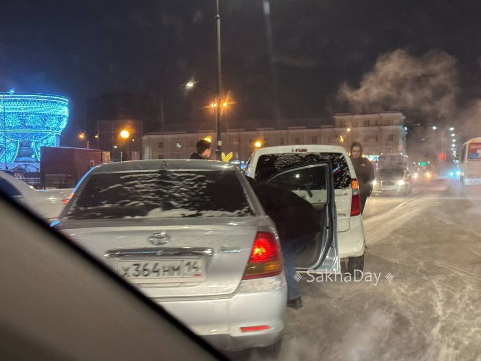 ДТП в самом центре. #дляsakhaday ДТП в самом центре. #дляsakhaday