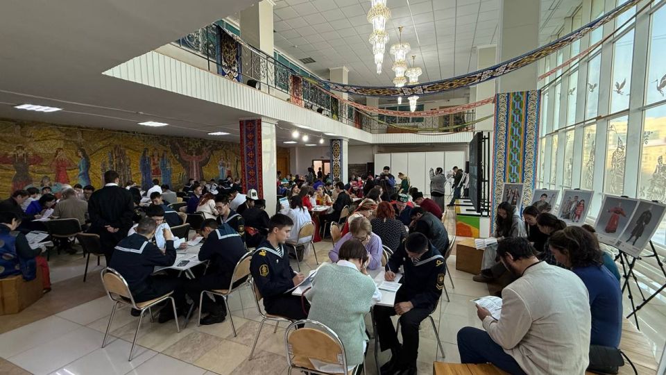 В Якутске написали Большой этнографический диктант ко Дню народного единства В Якутске написали Большой этнографический диктант ко Дню народного единства