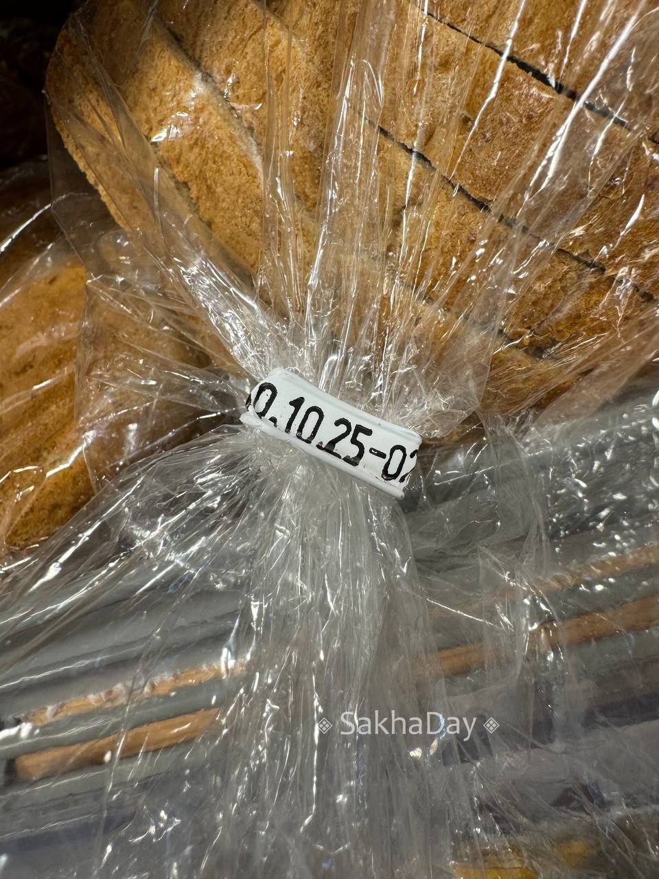 #пишут В "Пятерочке" продается заплесневевший хлеб ЯХК за 134 рубля