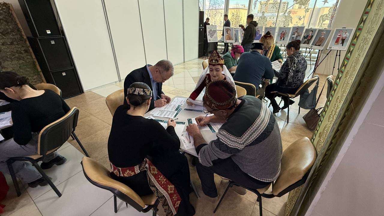 В Якутске написали Большой этнографический диктант ко Дню народного единства В Якутске написали Большой этнографический диктант ко Дню народного единства