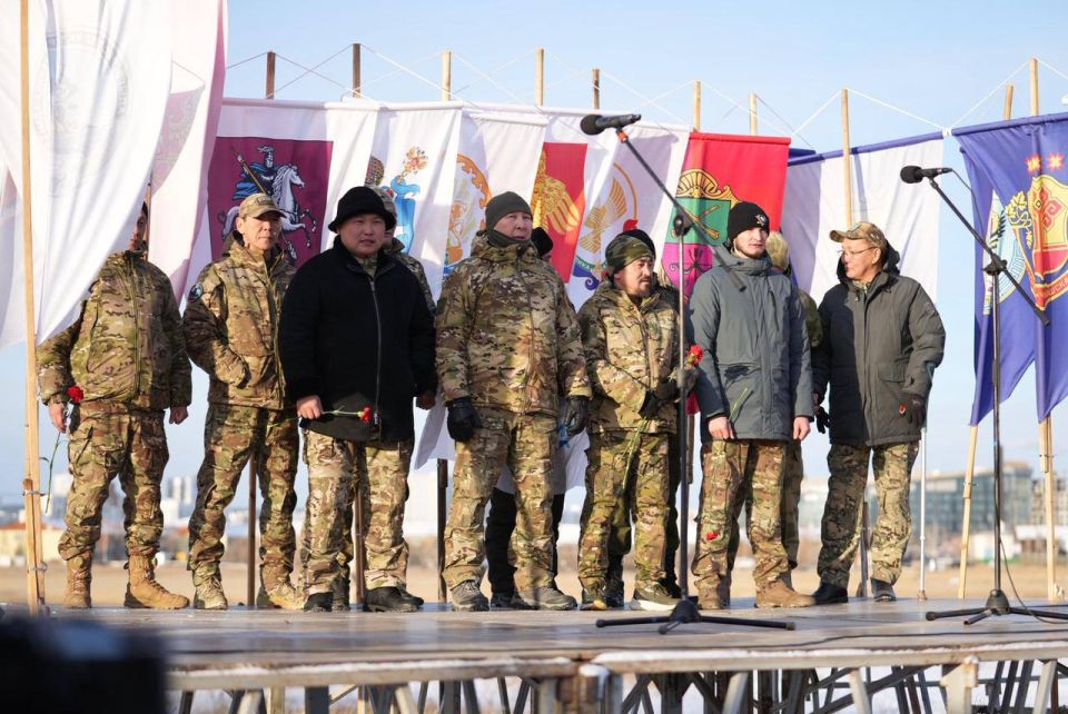 Память о подвиге»: в Якутске открылись выставки фронтовых фотографов и художников Восточного военного округа Память о подвиге»: в Якутске открылись выставки фронтовых фотографов и художников Восточного военного округа