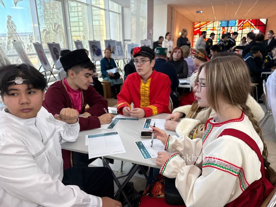 В Якутске проходит Большой этнографический диктант, посвященный Дню народного единства В Якутске проходит Большой этнографический диктант, посвященный Дню народного единства