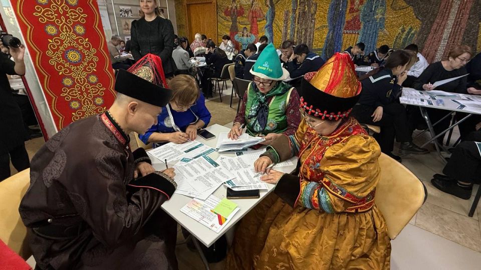 В Якутске написали Большой этнографический диктант ко Дню народного единства В Якутске написали Большой этнографический диктант ко Дню народного единства