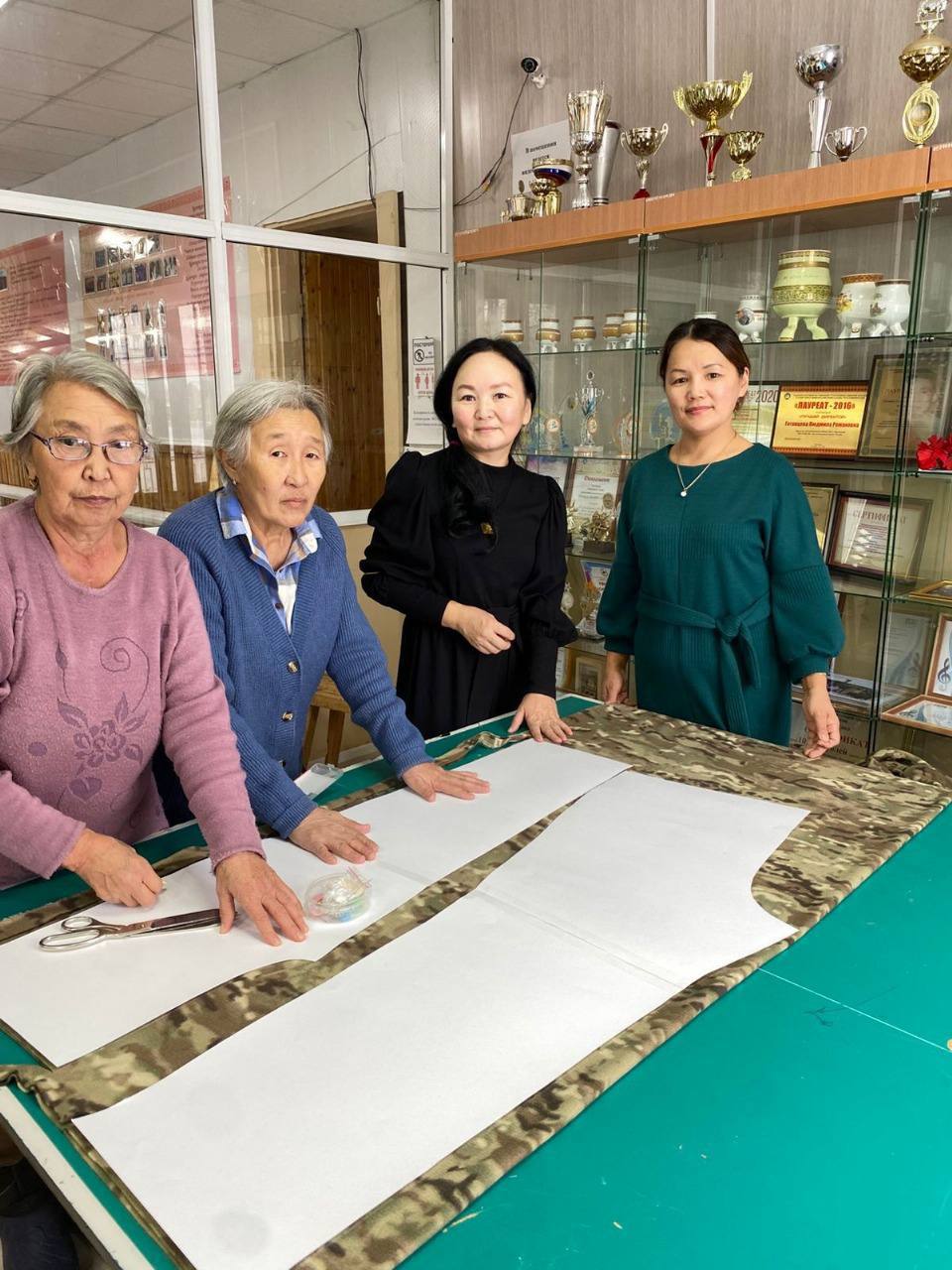 #Бэлиэкн. Сомоолоуу, ил-эйэ, сблэ кнн крс анал байыаннай дьайыы байыастарыгар ис срэхтэриттэн биир-биэс харчыта суох кмлр амарах санаалаах волонтердарбытын астынан, киэн туттан туран бэлиэтиэхпитин баарабыт #Бэлиэкн. Сомоолоуу, ил-эйэ, сблэ кнн крс анал байыаннай дьайыы байыастарыгар ис срэхтэриттэн биир-биэс харчыта суох кмлр амарах санаалаах волонтердарбытын астынан, киэн туттан туран бэлиэтиэхпитин баарабыт