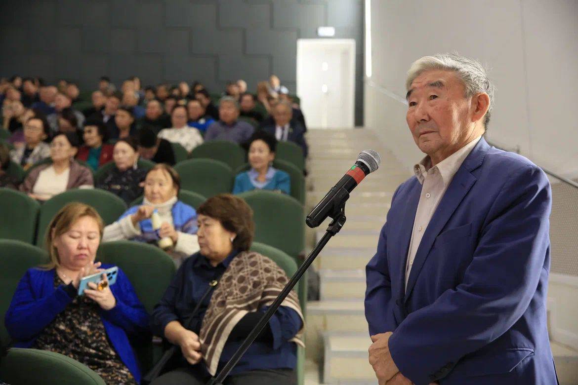 Спикер Ил Тумэна Алексей Еремеев провёл рабочую поездку в Намский улус Спикер Ил Тумэна Алексей Еремеев провёл рабочую поездку в Намский улус