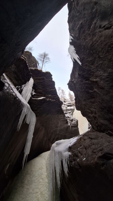 Замёрзший водопад на р. Прямой Замёрзший водопад на р. Прямой