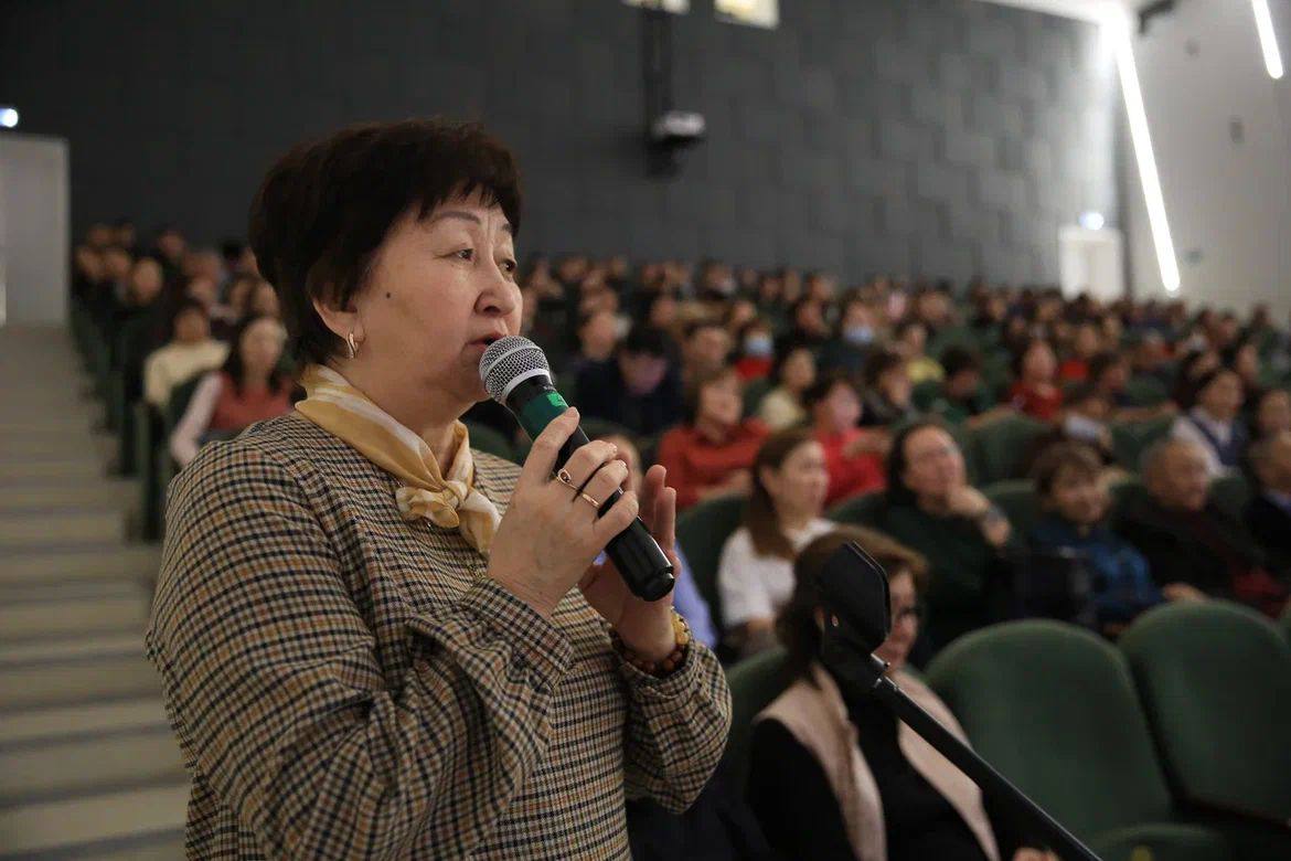 Спикер Ил Тумэна Алексей Еремеев провёл рабочую поездку в Намский улус Спикер Ил Тумэна Алексей Еремеев провёл рабочую поездку в Намский улус