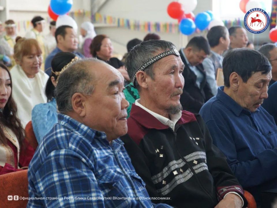 В День народного единства, 4 ноября, в селах Быракан Верхневилюйского улуса и Беке Догдогинского наслега Мегино-Кангаласского улуса торжественно открыли культурно-спортивные комплексы В День народного единства, 4 ноября, в селах Быракан Верхневилюйского улуса и Беке Догдогинского наслега Мегино-Кангаласского улуса торжественно открыли культурно-спортивные комплексы