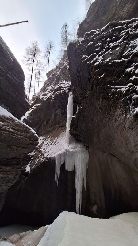 Замёрзший водопад на р. Прямой Замёрзший водопад на р. Прямой