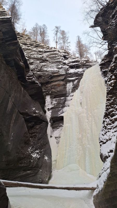 Замёрзший водопад на р. Прямой Замёрзший водопад на р. Прямой