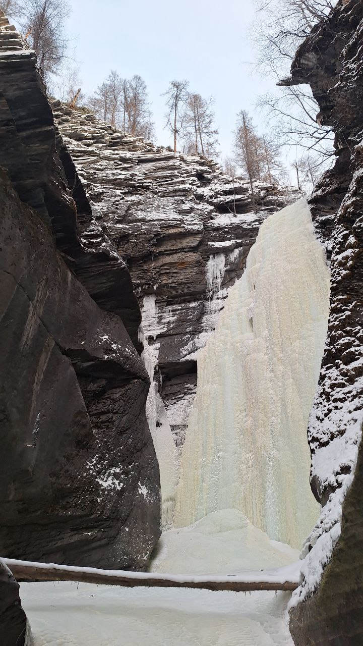 Замёрзший водопад на р. Прямой Замёрзший водопад на р. Прямой