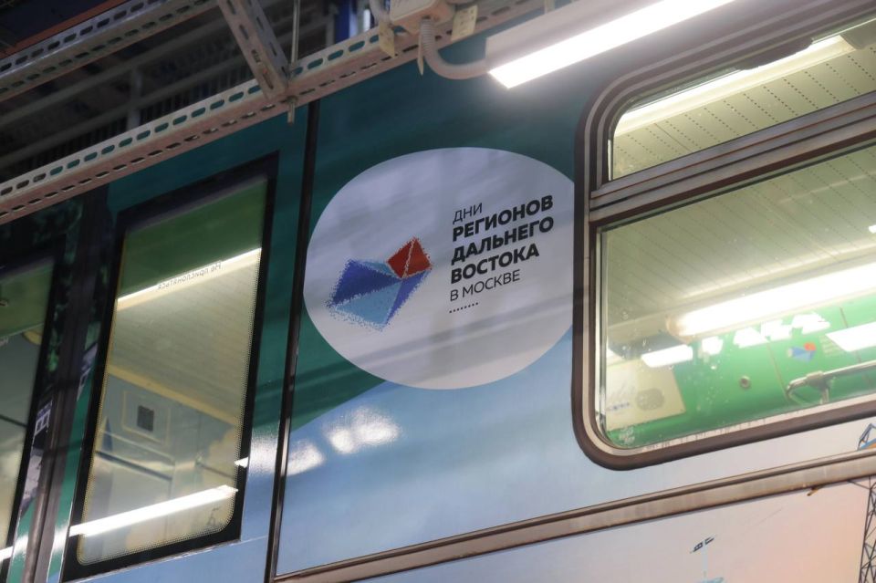Брендированный поезд «Дальневосточный экспресс» вышел на линию столичного метрополитена Брендированный поезд «Дальневосточный экспресс» вышел на линию столичного метрополитена
