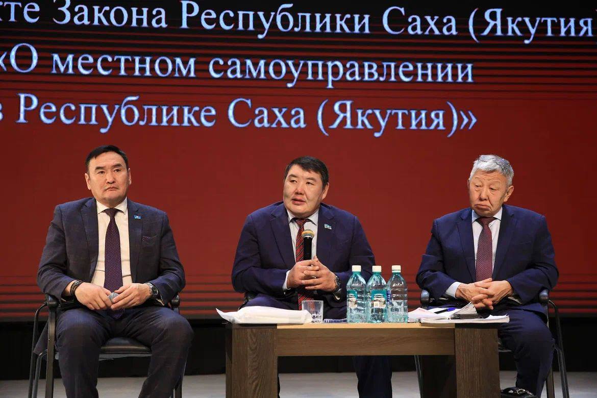 Спикер Ил Тумэна Алексей Еремеев провёл рабочую поездку в Намский улус