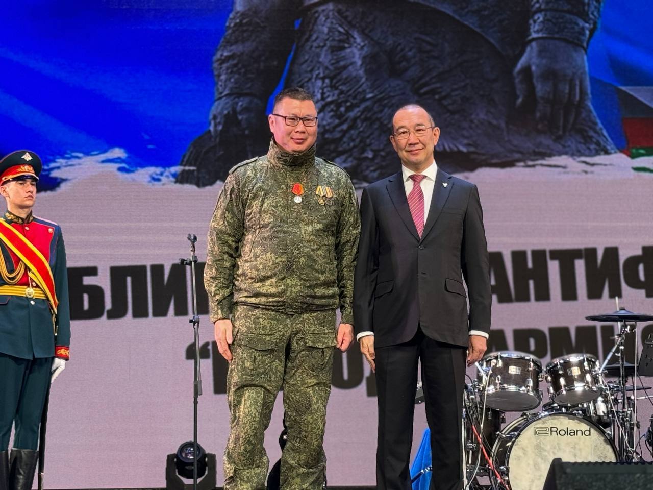 На III Антифашистском форуме в Якутске вручили госнаграды отличившимся участникам СВО На III Антифашистском форуме в Якутске вручили госнаграды отличившимся участникам СВО