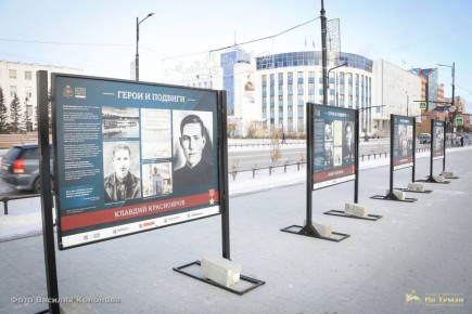 На площади Республики открыта выставка «Герои и подвиги»