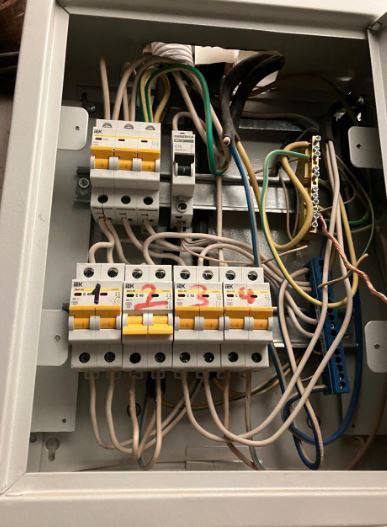 Капитальный ремонт электроснабжения завершен в шести домах поселка Черский Капитальный ремонт электроснабжения завершен в шести домах поселка Черский