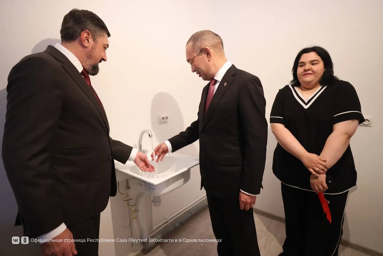 6 ноября в городе Нерюнгри дети–сироты и дети, оставшиеся без попечения родителей, получили квартиры в девятиэтажном многоквартирном доме на улице Виктора Ждамирова 6 ноября в городе Нерюнгри дети–сироты и дети, оставшиеся без попечения родителей, получили квартиры в девятиэтажном многоквартирном доме на улице Виктора Ждамирова