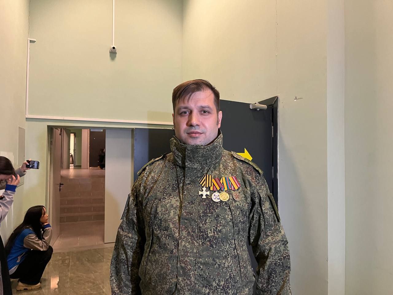 Старшина Александр Новолоков , награжденный знаком отличия Орденом Святого Георгия - Георгиевским крестом 4 степени в рамках III Антифашистского форума, прокомментировал свою награду