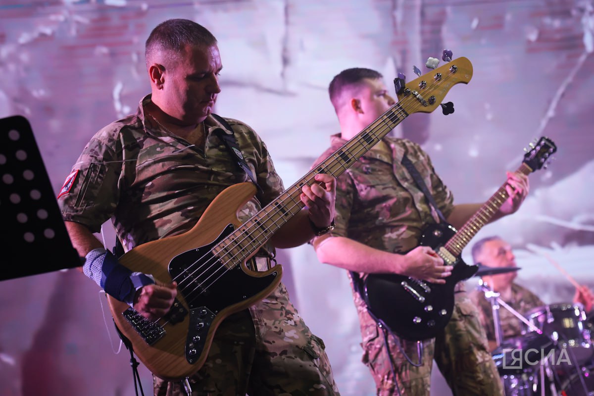 Рок-группа «Мы есть мы» дала концерт в Якутске Рок-группа «Мы есть мы» дала концерт в Якутске