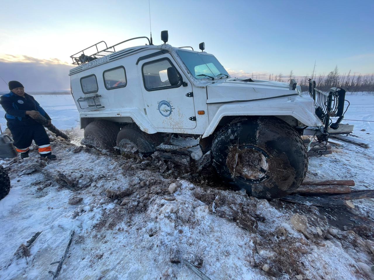 Автозимники Арктики. Влияние высокого снежного покрова на скорость льдообразования Автозимники Арктики. Влияние высокого снежного покрова на скорость льдообразования