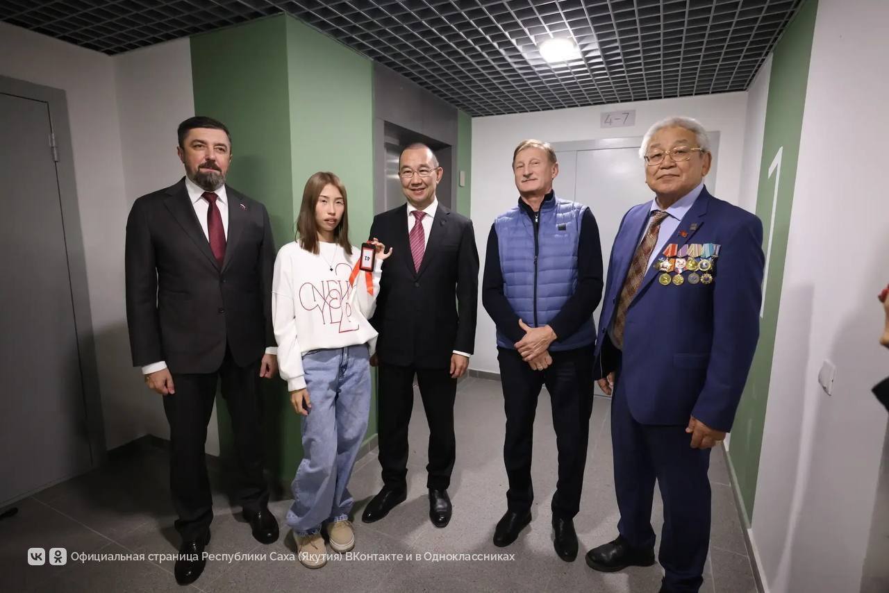 6 ноября в городе Нерюнгри дети–сироты и дети, оставшиеся без попечения родителей, получили квартиры в девятиэтажном многоквартирном доме на улице Виктора Ждамирова 6 ноября в городе Нерюнгри дети–сироты и дети, оставшиеся без попечения родителей, получили квартиры в девятиэтажном многоквартирном доме на улице Виктора Ждамирова