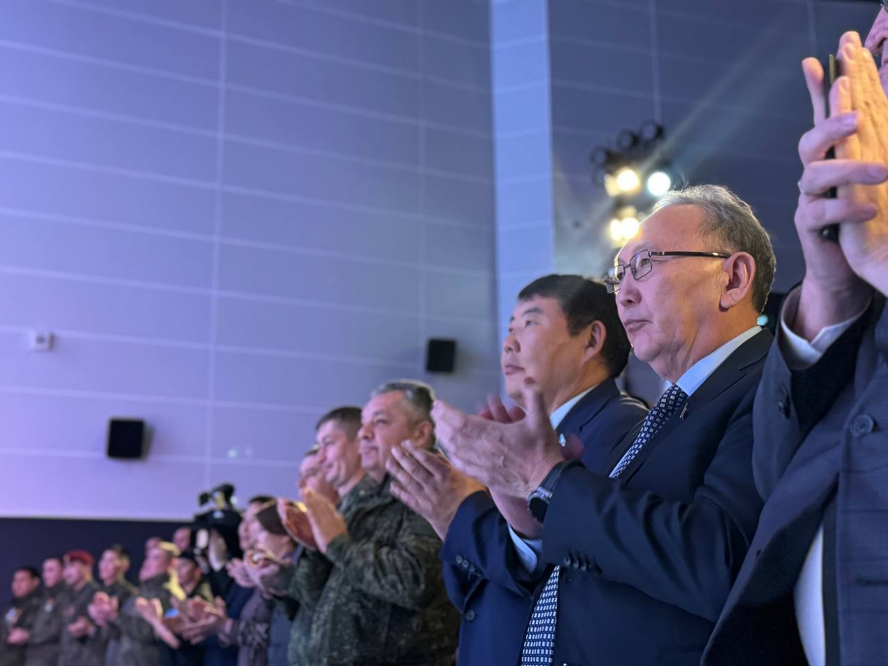 На III Антифашистском форуме в Якутске вручили госнаграды отличившимся участникам СВО На III Антифашистском форуме в Якутске вручили госнаграды отличившимся участникам СВО