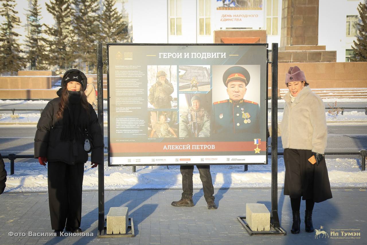 На площади Республики открыта выставка «Герои и подвиги» На площади Республики открыта выставка «Герои и подвиги»