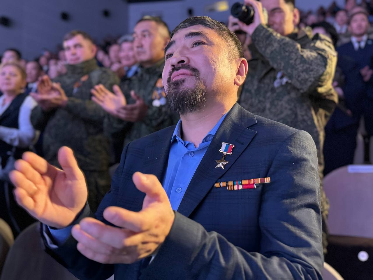 На III Антифашистском форуме в Якутске вручили госнаграды отличившимся участникам СВО На III Антифашистском форуме в Якутске вручили госнаграды отличившимся участникам СВО