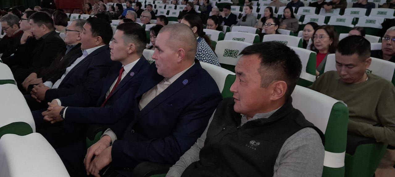 #олохтоохсалайыныы. Ил Тмэн Судаарыстыбаннай Мунньаын бэрэссэдээтэлэ Алексей Еремеев Хааласка лэлээтэ Хаалас улууун киинигэр, Покровскайга, Ил Тмэн бэрэссэдээтэлэ Алексей Еремеев "тгрк остуолу" тэрийдэ #олохтоохсалайыныы. Ил Тмэн Судаарыстыбаннай Мунньаын бэрэссэдээтэлэ Алексей Еремеев Хааласка лэлээтэ Хаалас улууун киинигэр, Покровскайга, Ил Тмэн бэрэссэдээтэлэ Алексей Еремеев "тгрк остуолу" тэрийдэ