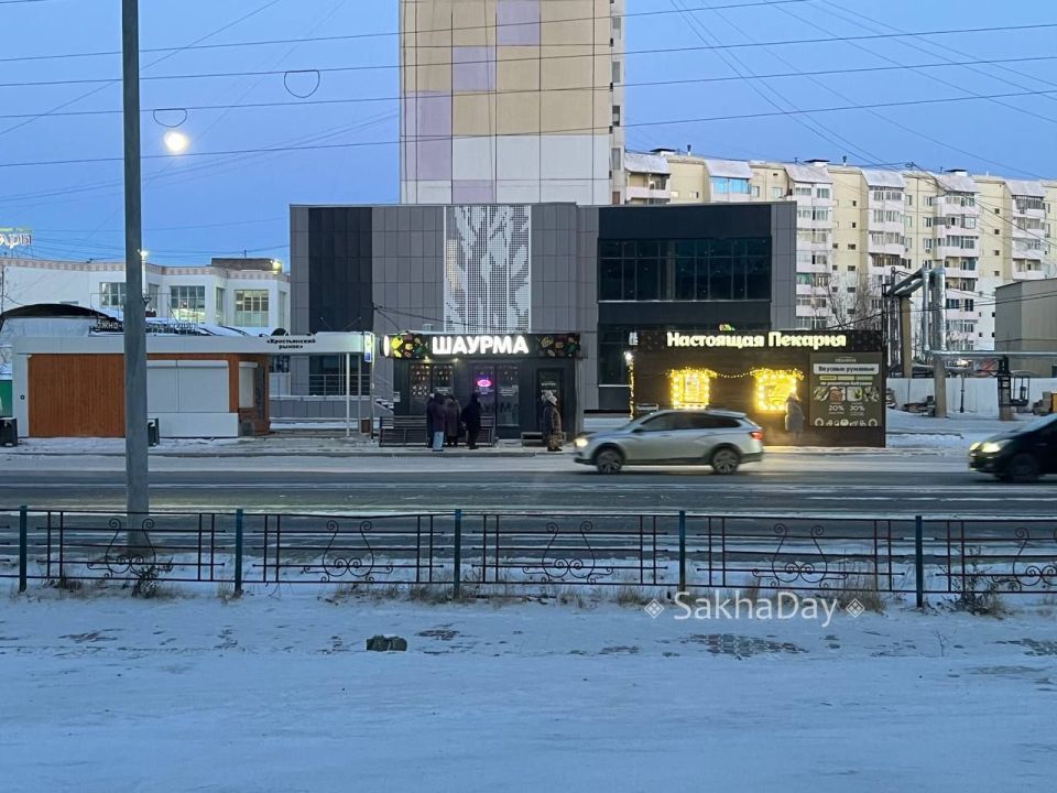 #спрашивают В Крестьянском рынке поставили теплую остановку только для отчетности? На улице почти -30 гр., а она до сих пор закрыта